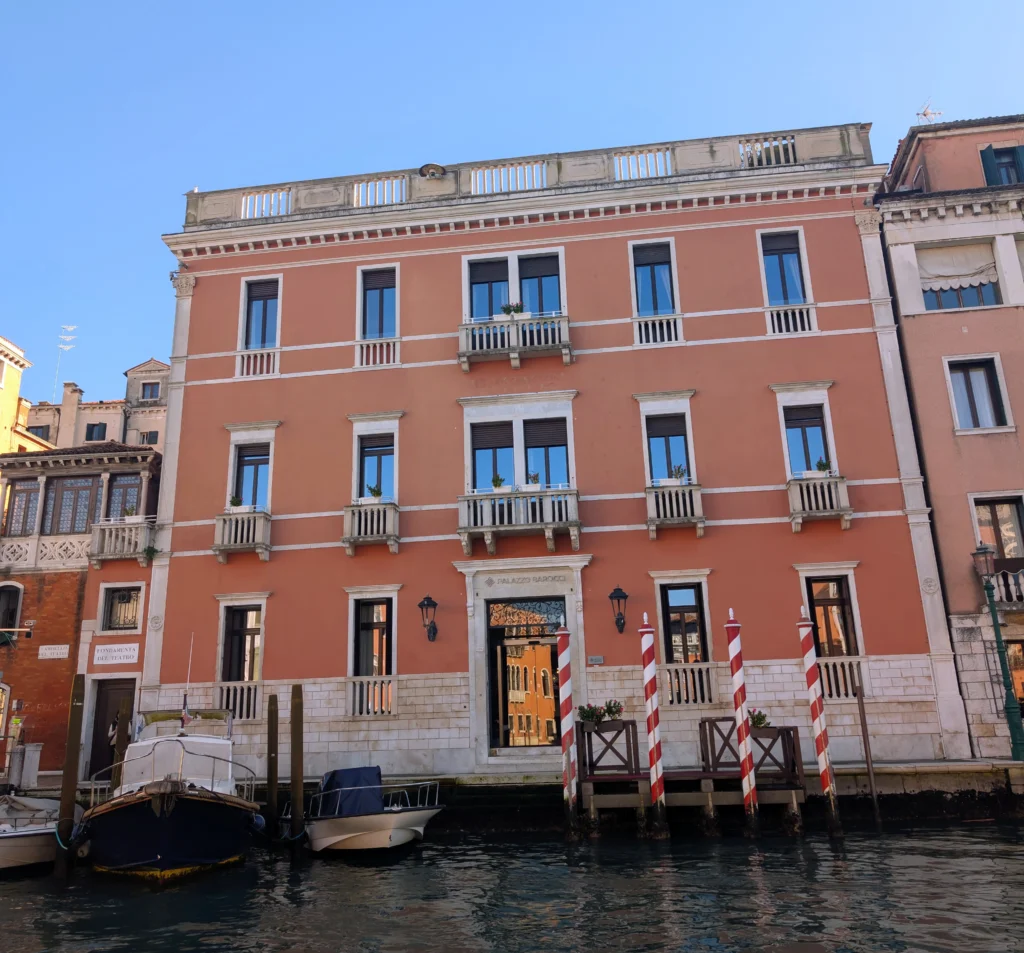 Palazzo Barocci am Canal Grande – Ankunft in Venedig mit privatem Boot, ideal für Familien mit Kindern