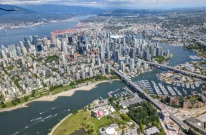 Vancouver Skyline aus der Luft – Blick auf Downtown und False Creek während unseres Kanada Roadtrips mit Kindern