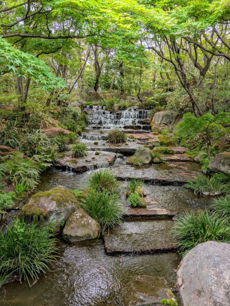 Wasserfall im Koko-en Garten neben der Himeji Burg